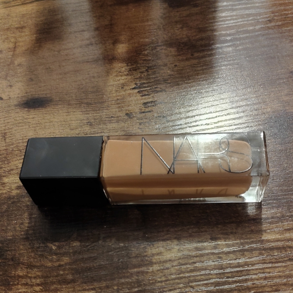 NARS Natural Radiant Longwear Foundation: Cadiz